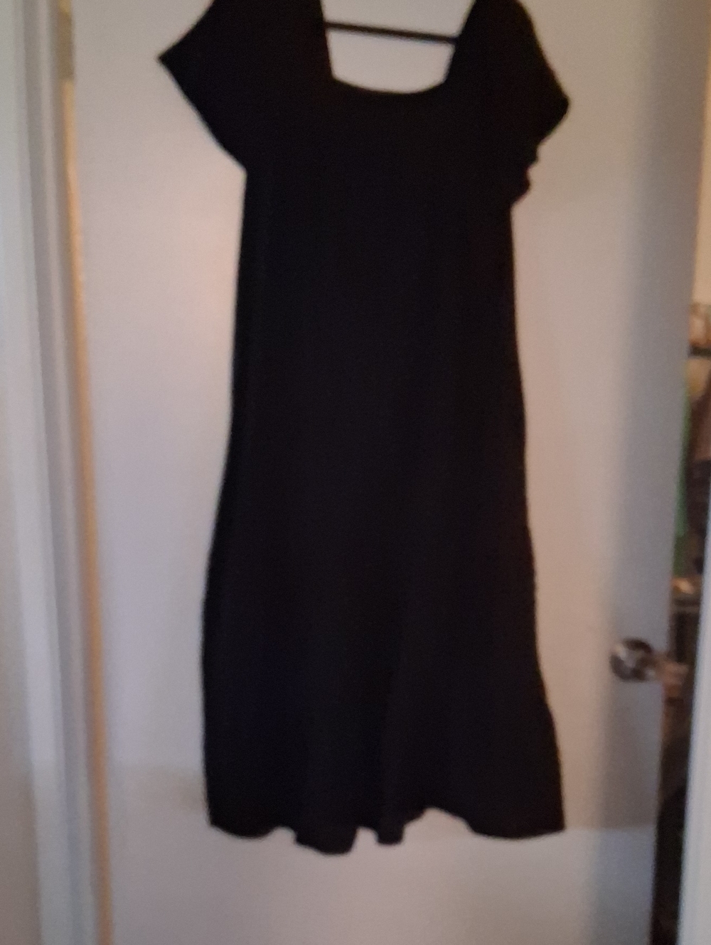 Sonoma Black Midi Dress with Short Sleeves